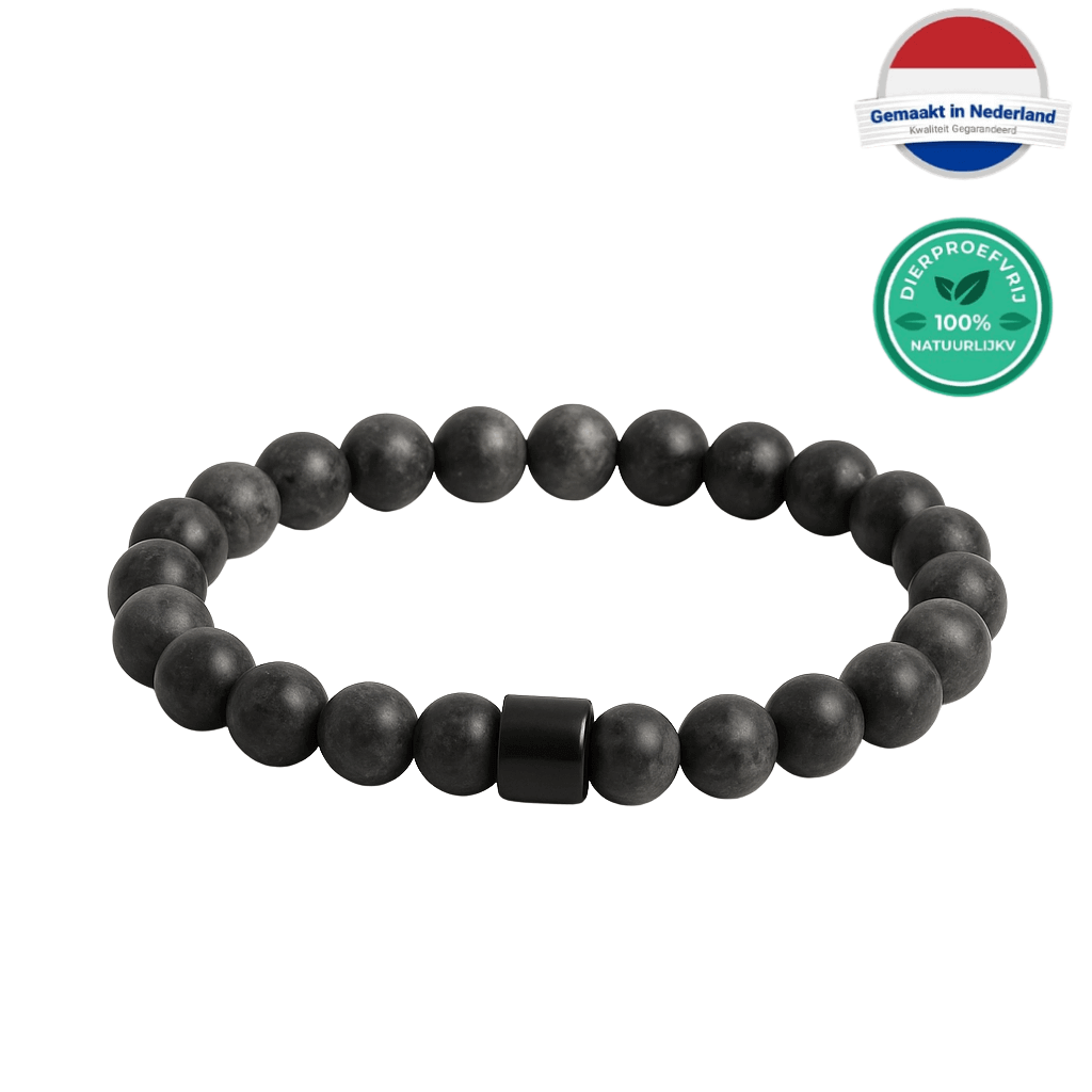 Jovyx Reliëf armband met zwarte kralen, ontworpen voor comfort en flexibiliteit in beweging.